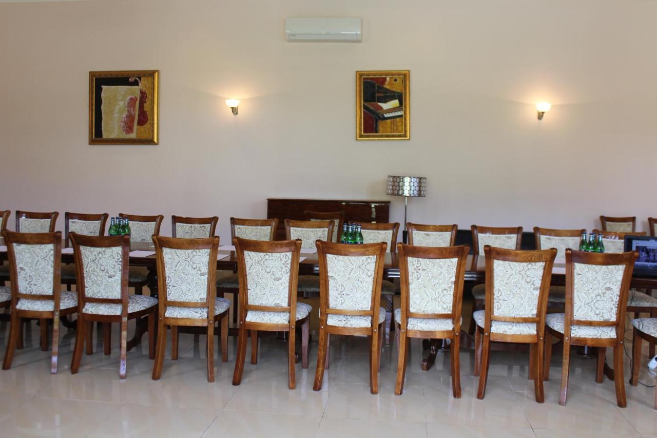 Diligence Hotel & Restaurant 딜리잔 외부 사진