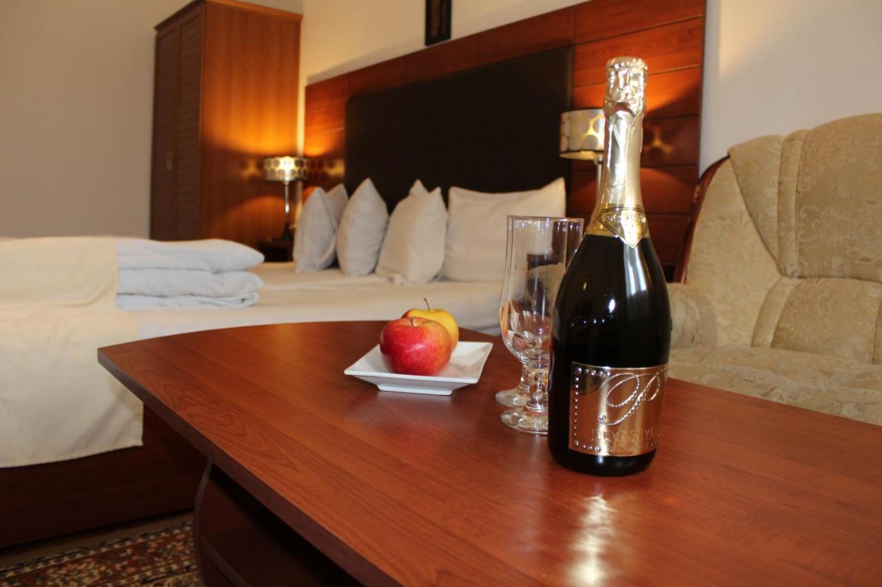 Diligence Hotel & Restaurant 딜리잔 외부 사진