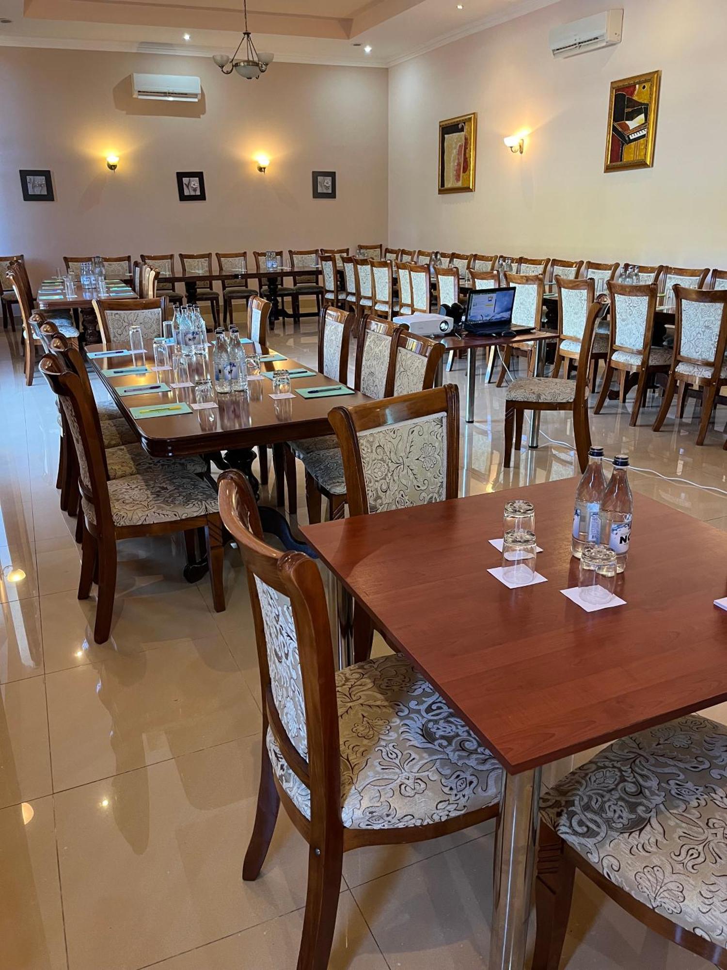 Diligence Hotel & Restaurant 딜리잔 외부 사진