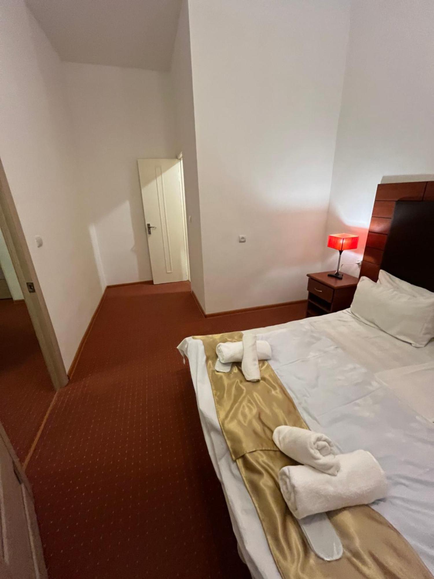 Diligence Hotel & Restaurant 딜리잔 외부 사진