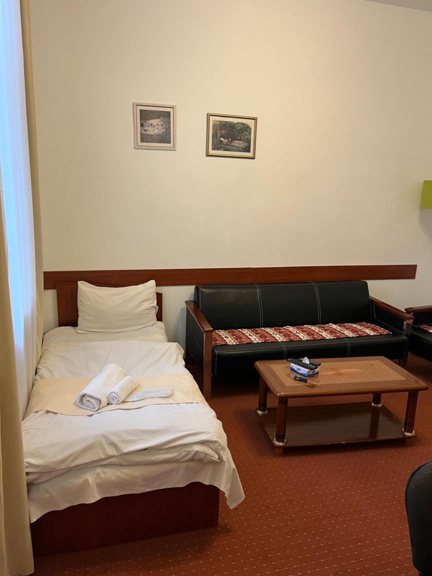 Diligence Hotel & Restaurant 딜리잔 외부 사진