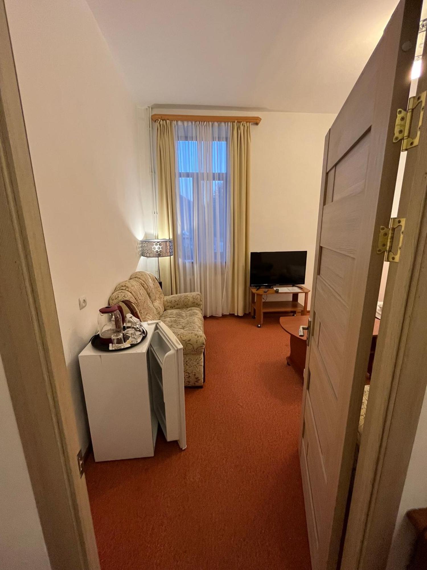 Diligence Hotel & Restaurant 딜리잔 외부 사진